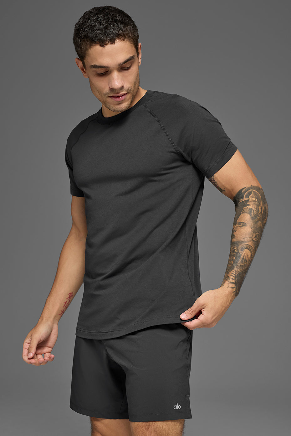 Alternative view of ALO Vapor Crewneck Short Sleeve   Anthracite