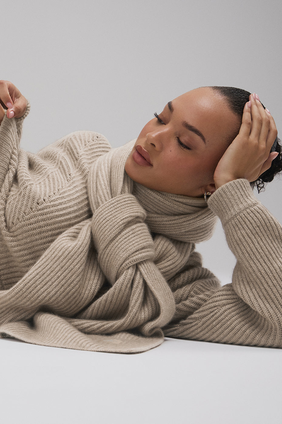 Alternative view of Courchevel Cashmere Scarf   Flax Heather