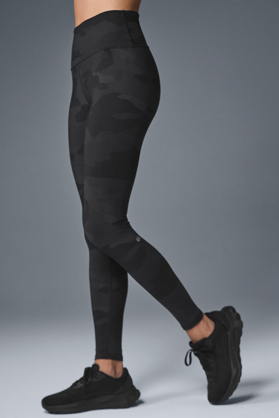 Alternative view of High Waist Camo Vapor Legging   Black Camouflage