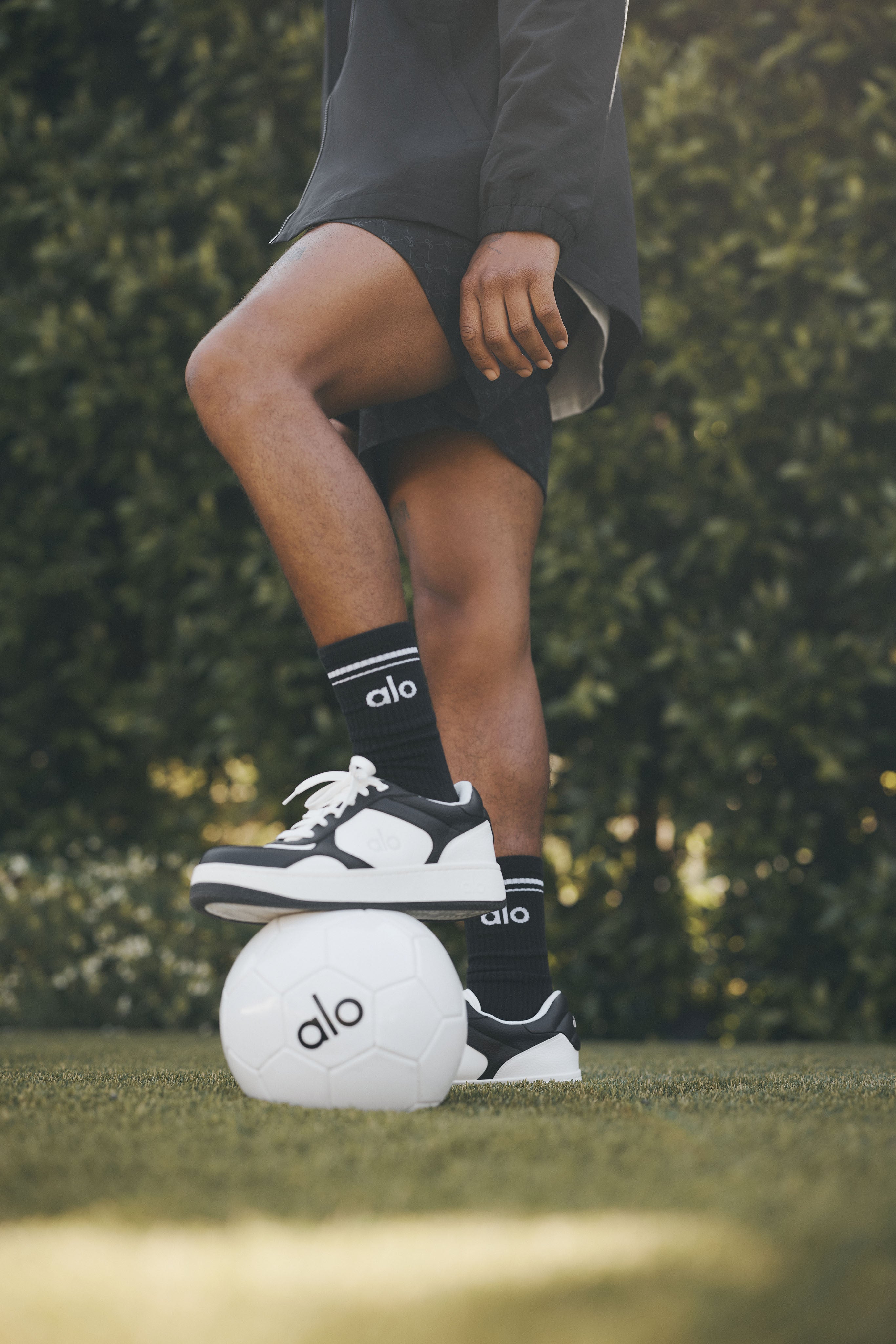 ALO Recovery Mode Sneaker   Black/White